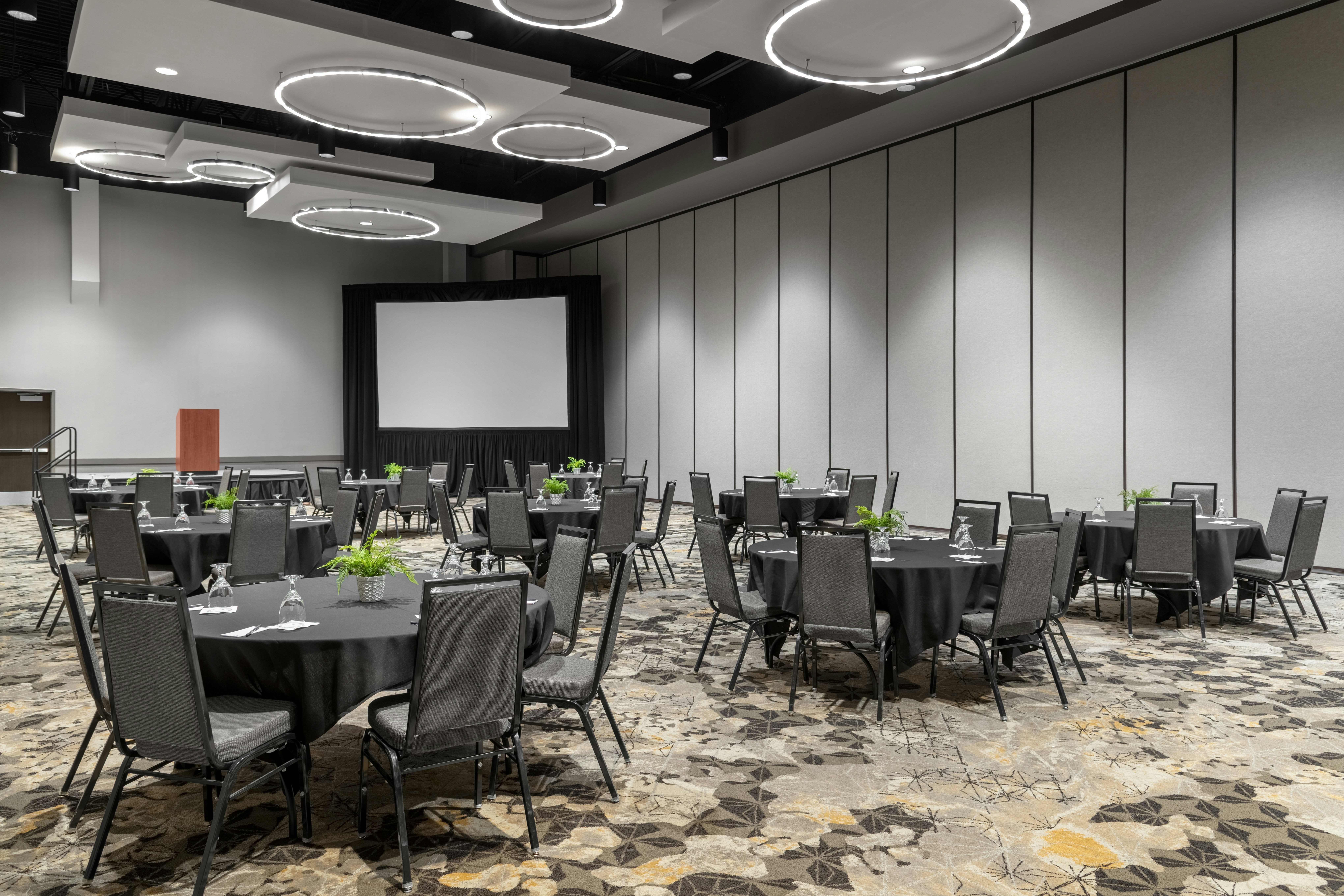 Doubletree Hotel Springfield 65/79