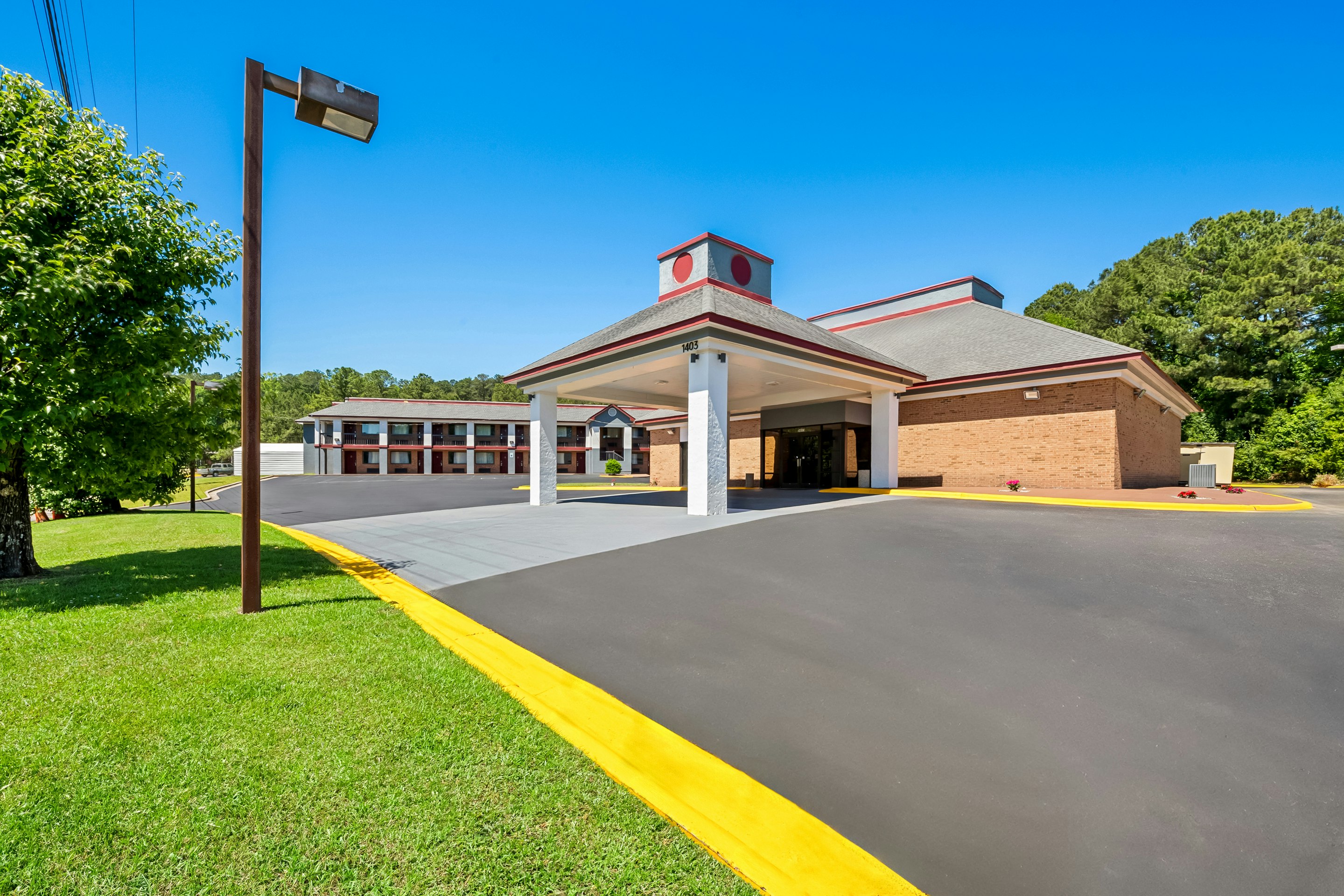 Econo Lodge Sanford, NC 33/34