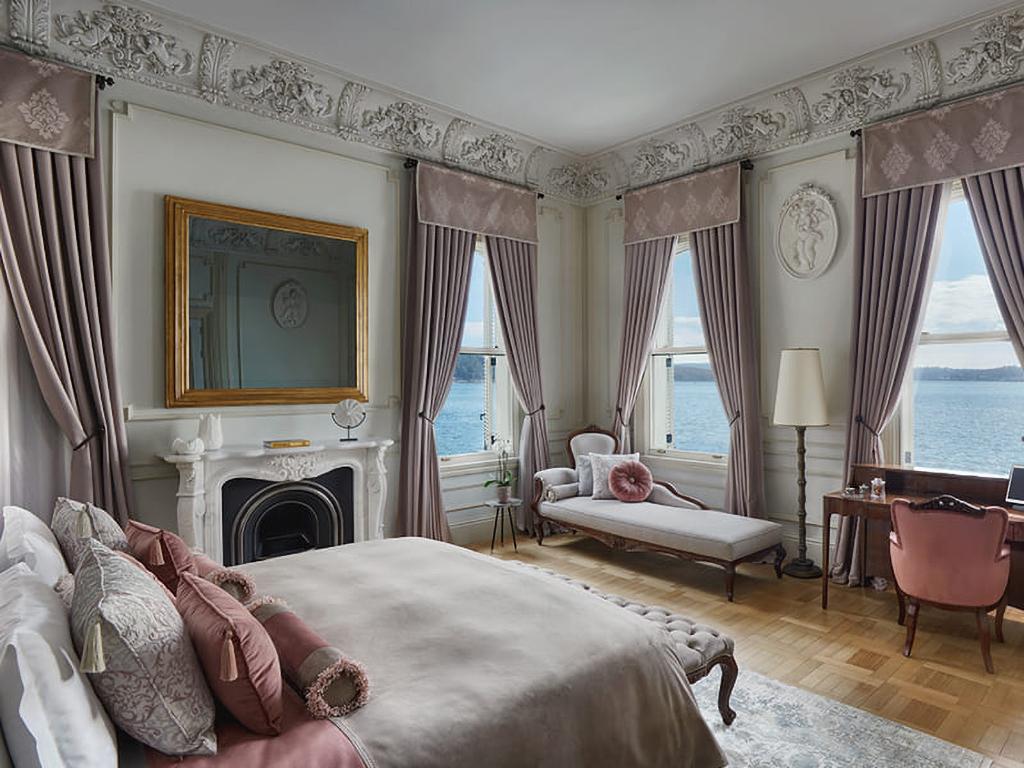Royal, Suite