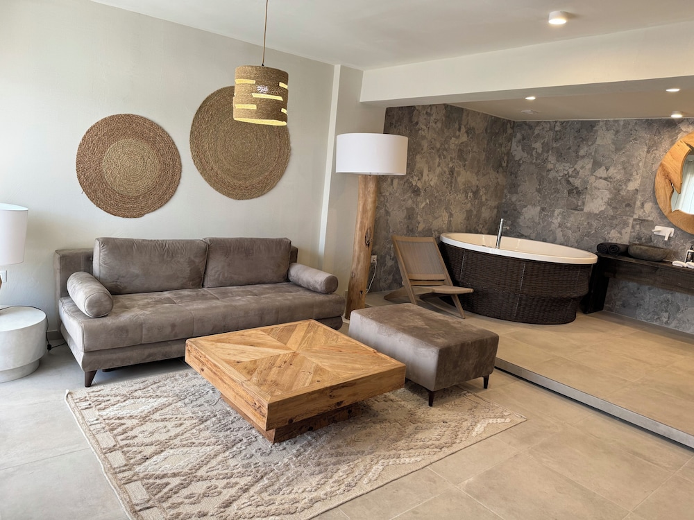 The Noverian Bios Santorini Boutique Hotel 59/78