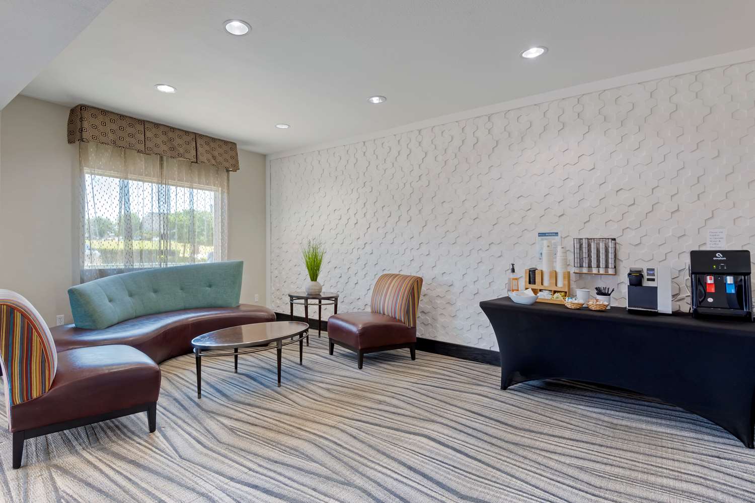 Best Western Plus Arlington North Hotel and Suites 6/10