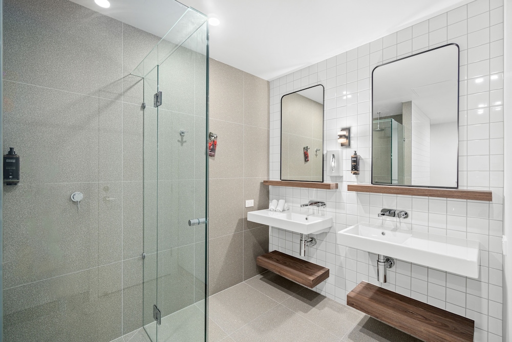 Mercure Pakenham 36/38