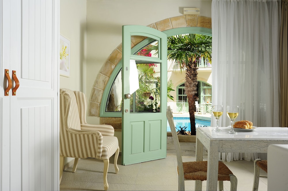 Mythos Suites Hotel 55/68