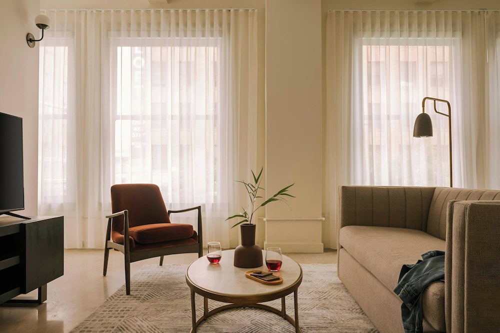 Reside Craftsman Los Angeles, a Wyndham Residence 31/48