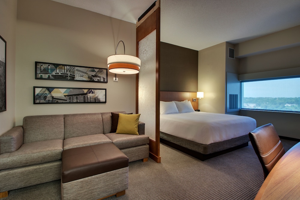 Hyatt Place Iowa City Downtown 18/44