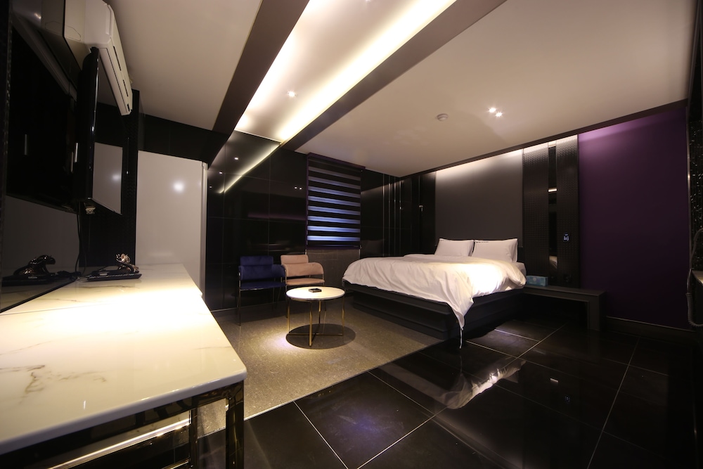 Piano Hotel 33/65