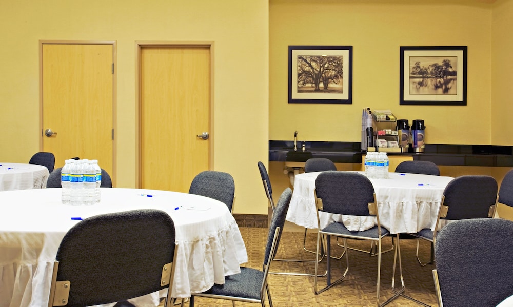 Holiday Inn Express Hotel And Suites Borger 35/43