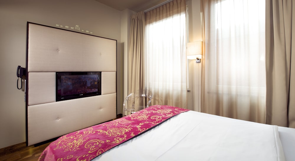 Home Hotel Folketeateret 17/39