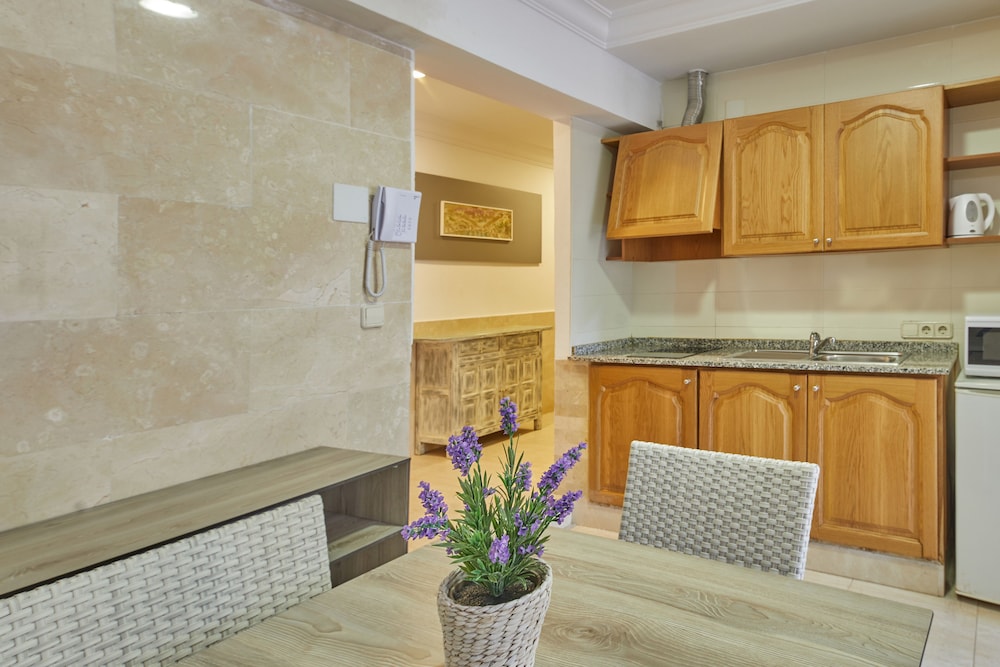 Ben Hur Apartments 13/74