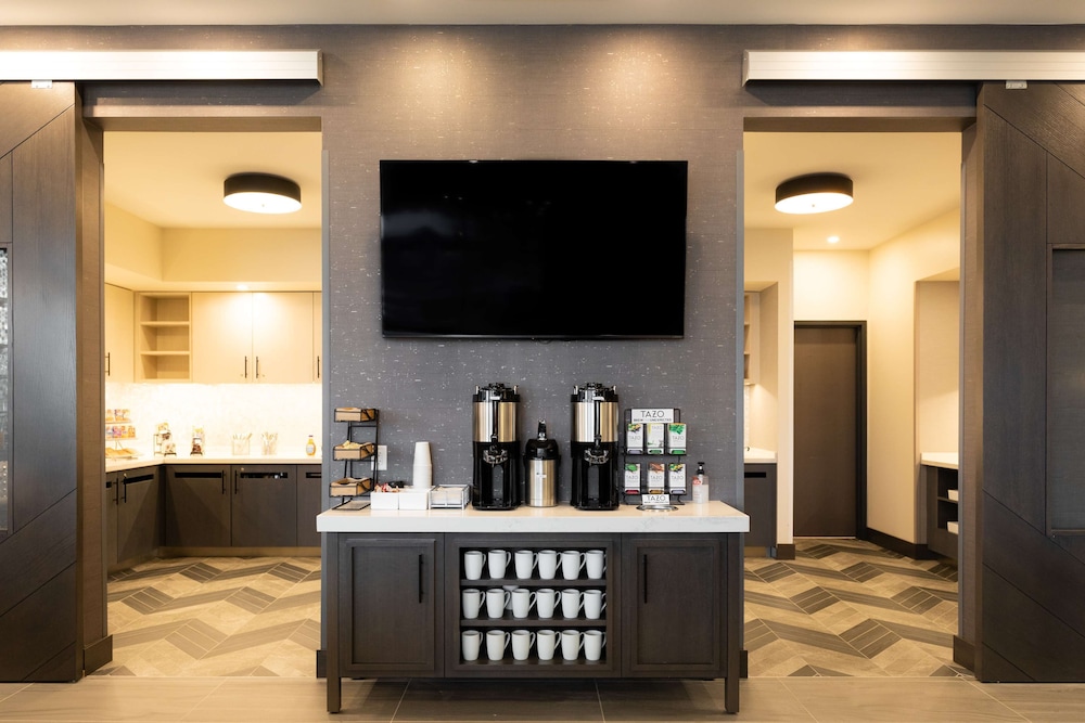Hyatt House Winnipeg-South/Outlet Collection 4/32