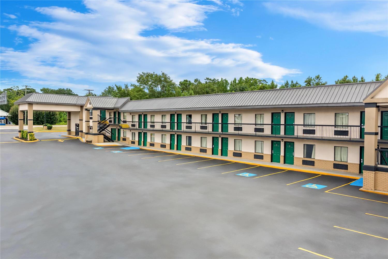 Super 8 by Wyndham Columbia 7/18