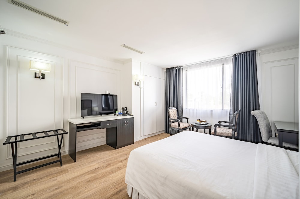 Kin Hotel Ly Tu Trong 17/49
