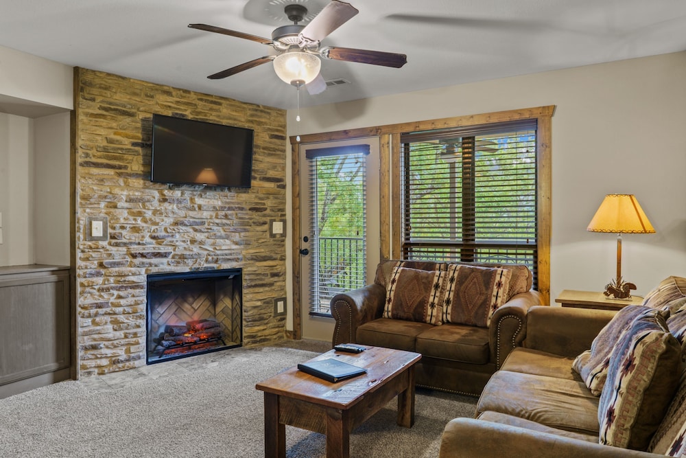 Indian Point Lodge Amp Condominiums 52/73