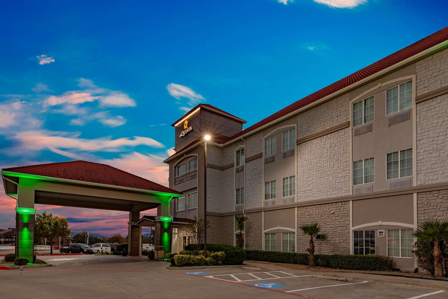 La Quinta Inn & Suites by Wyndham Garland Harbor Point 46/54
