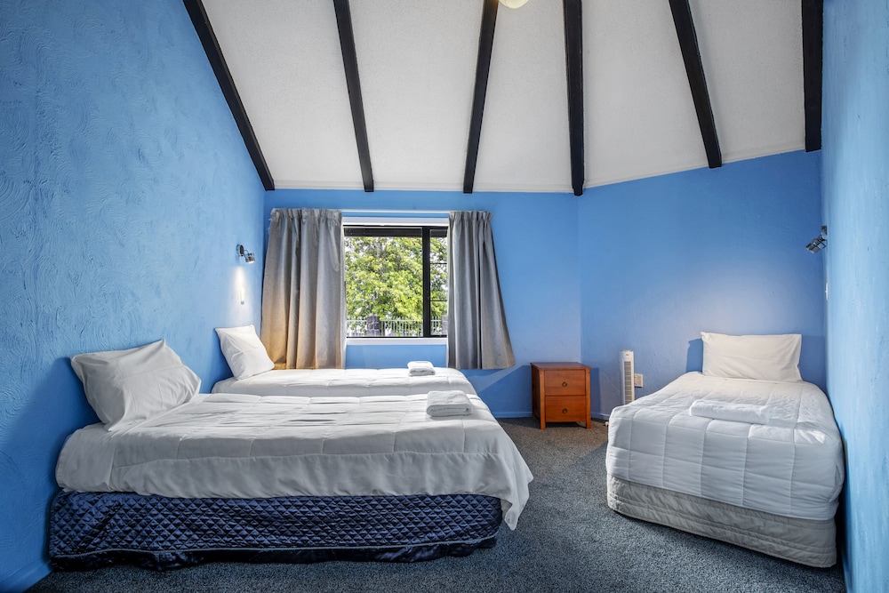 3 BEDROOMS, APARTMENT