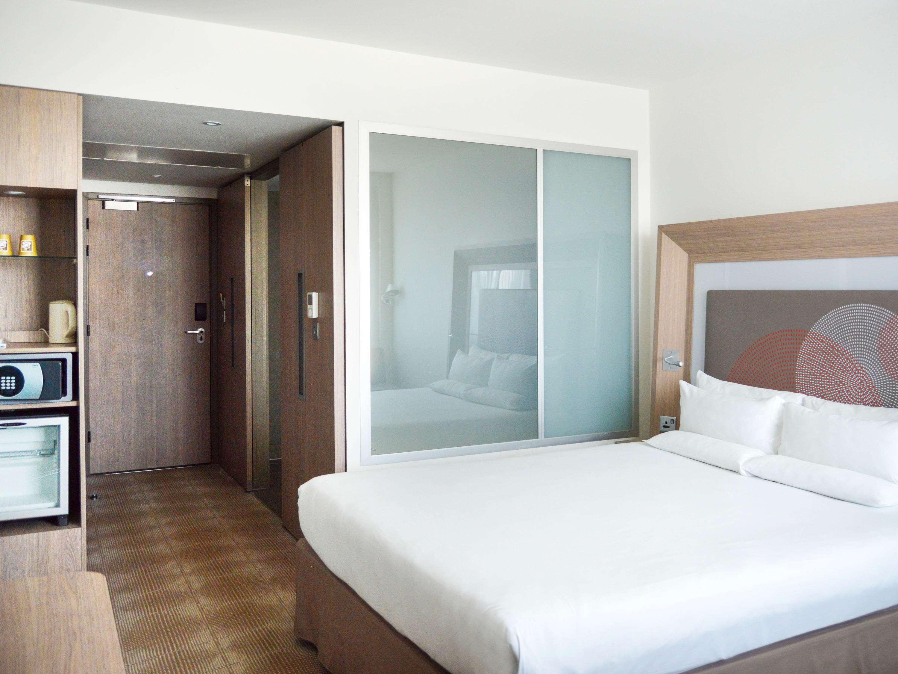 SUPERIOR, QUEEN BED, 2 SOFA