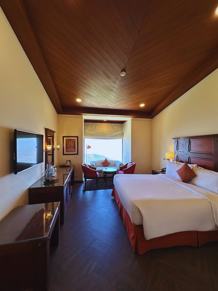 Pearl Continental Malam Jabba 7/50