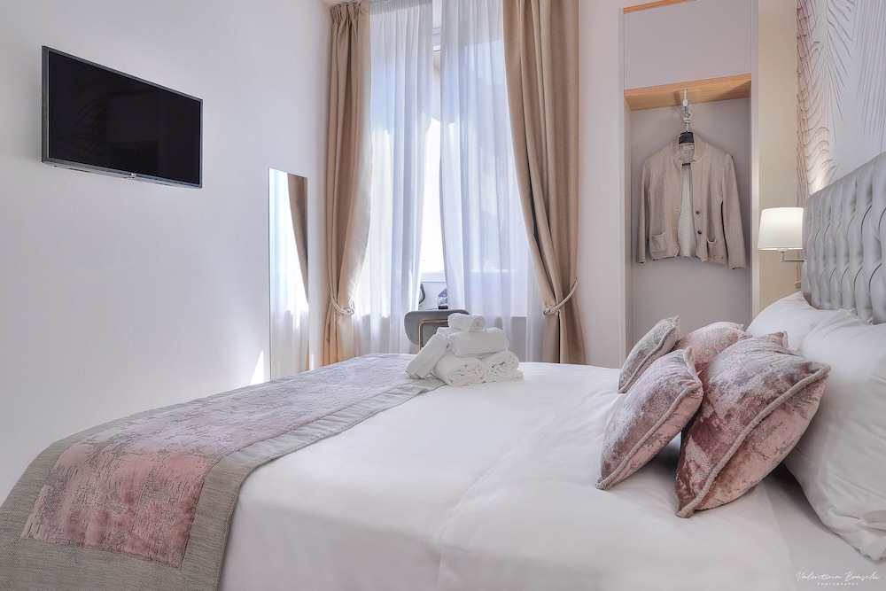 Hotel Cosmos 24/48