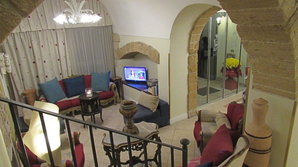 Akropolis Hotel 40/63