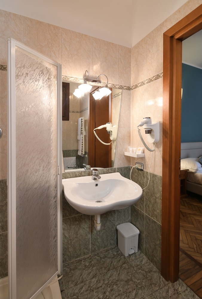 Hotel Cavour 53/58