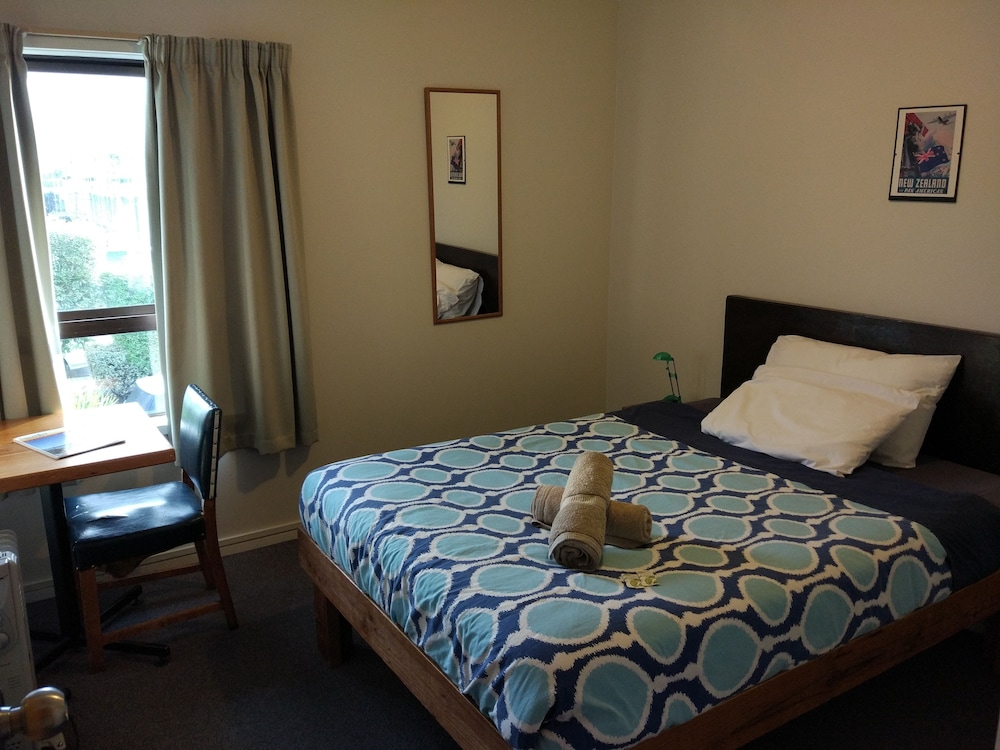 Tasman Bay Backpackers 8/50