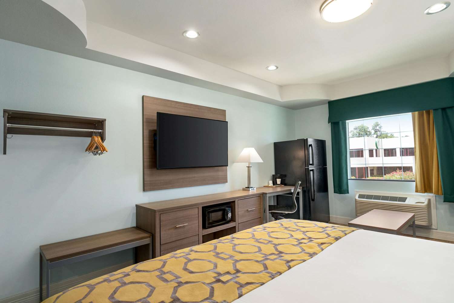 Baymont By Wyndham Kingwood 25/48