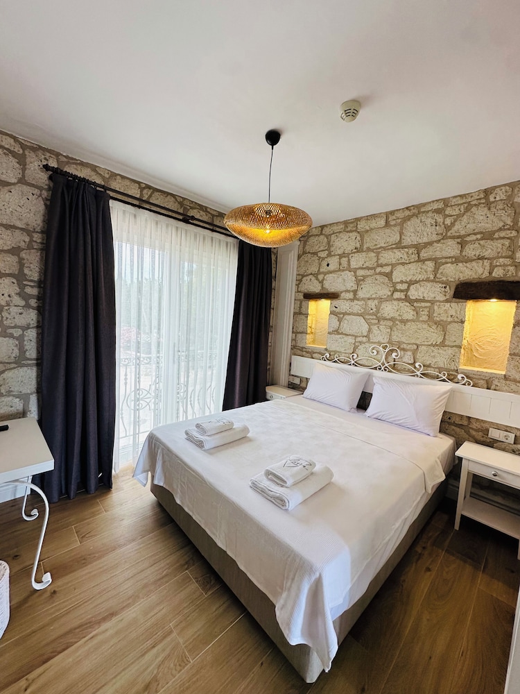 Vodina Hotel 8/50