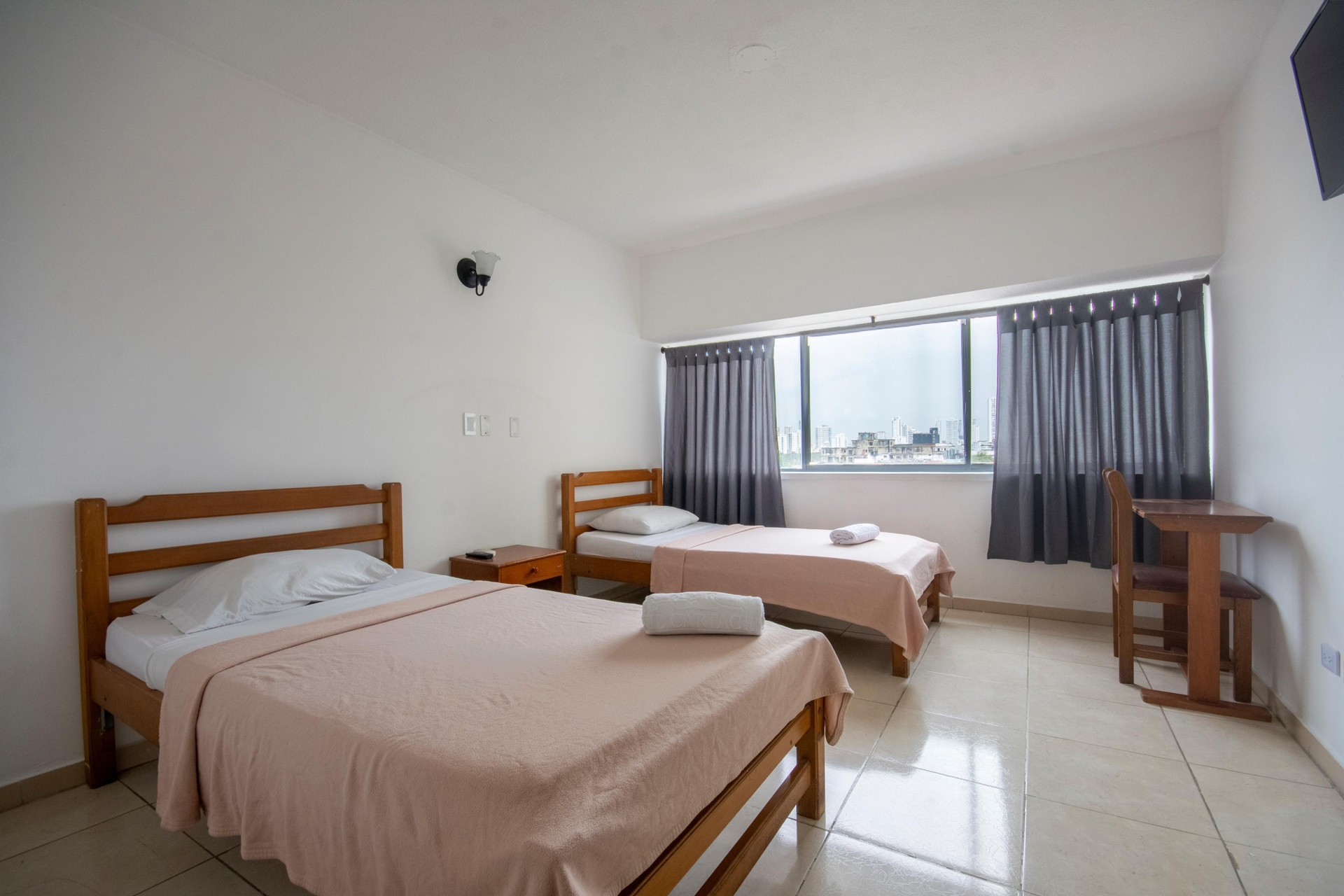 Standard, Twin Beds, Street View