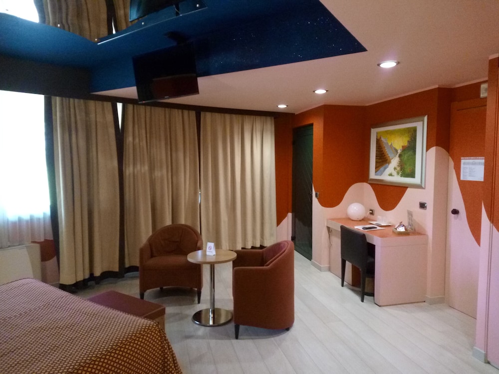 Futura Motel 10/27