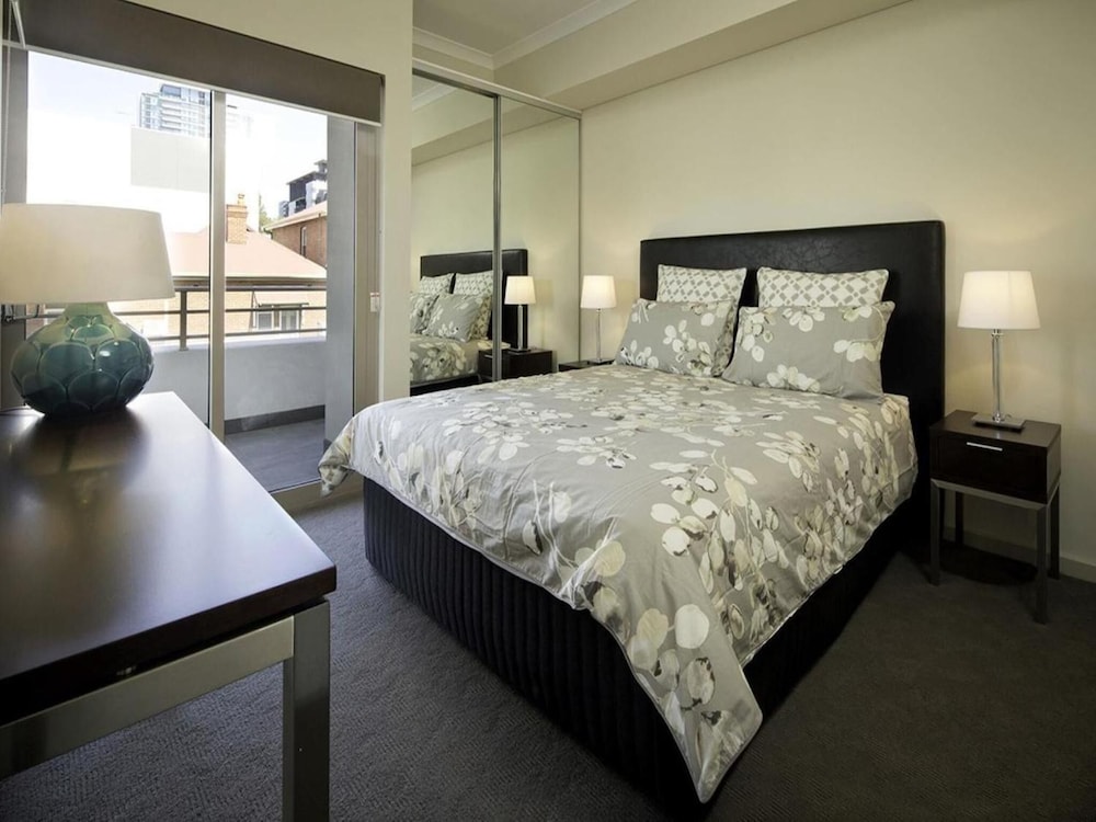 Baileys Serviced Apartments 24/76