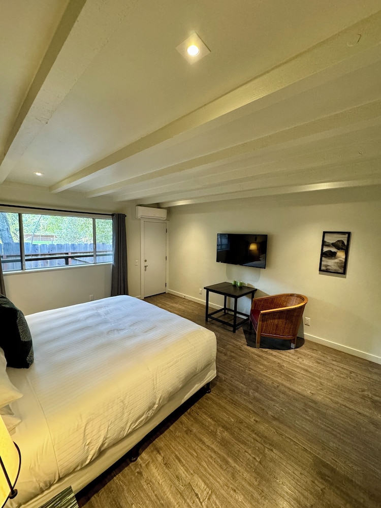 Valley, King Bed, Pet Friendly