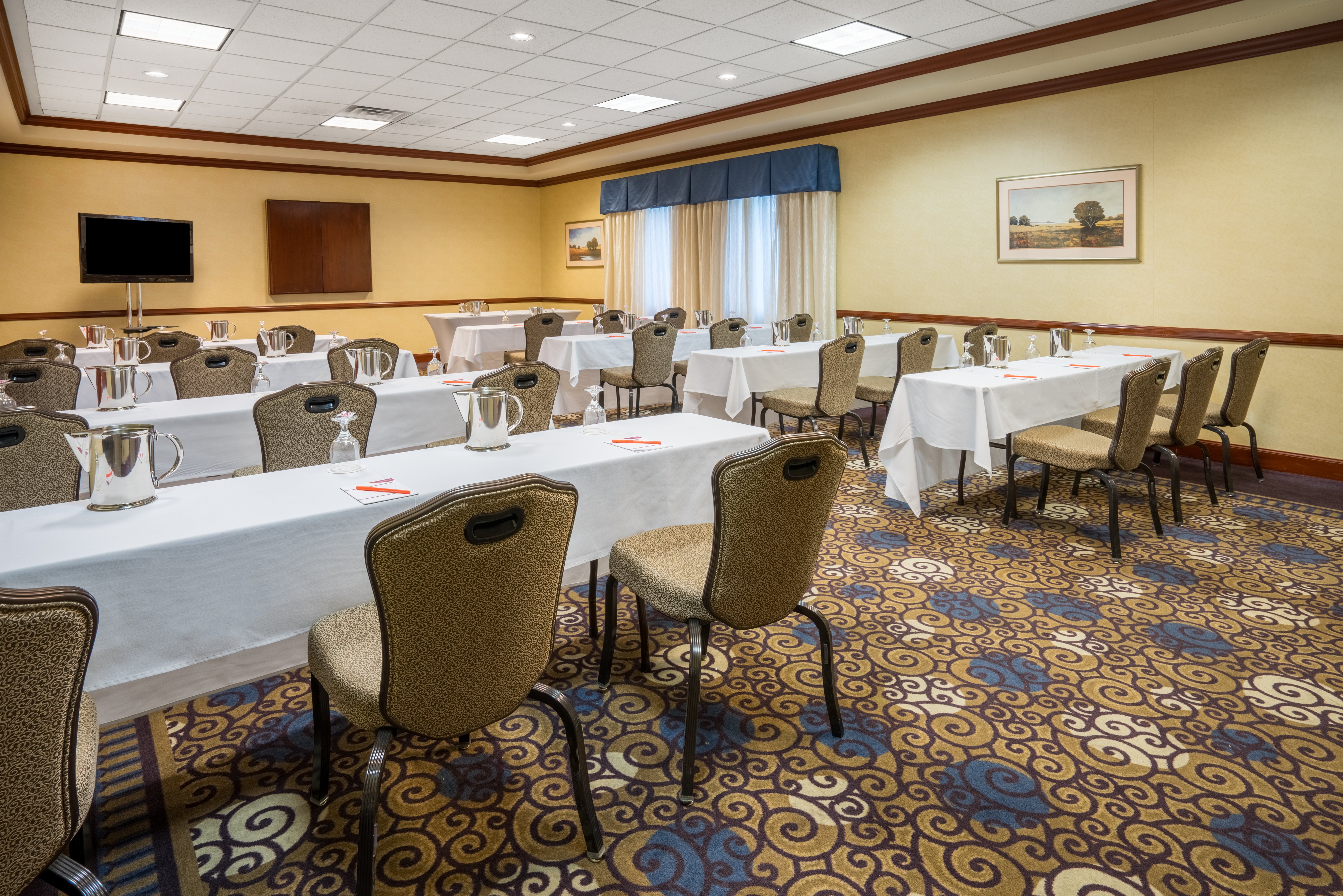 Crowne Plaza Suites Pittsburgh South 67/76