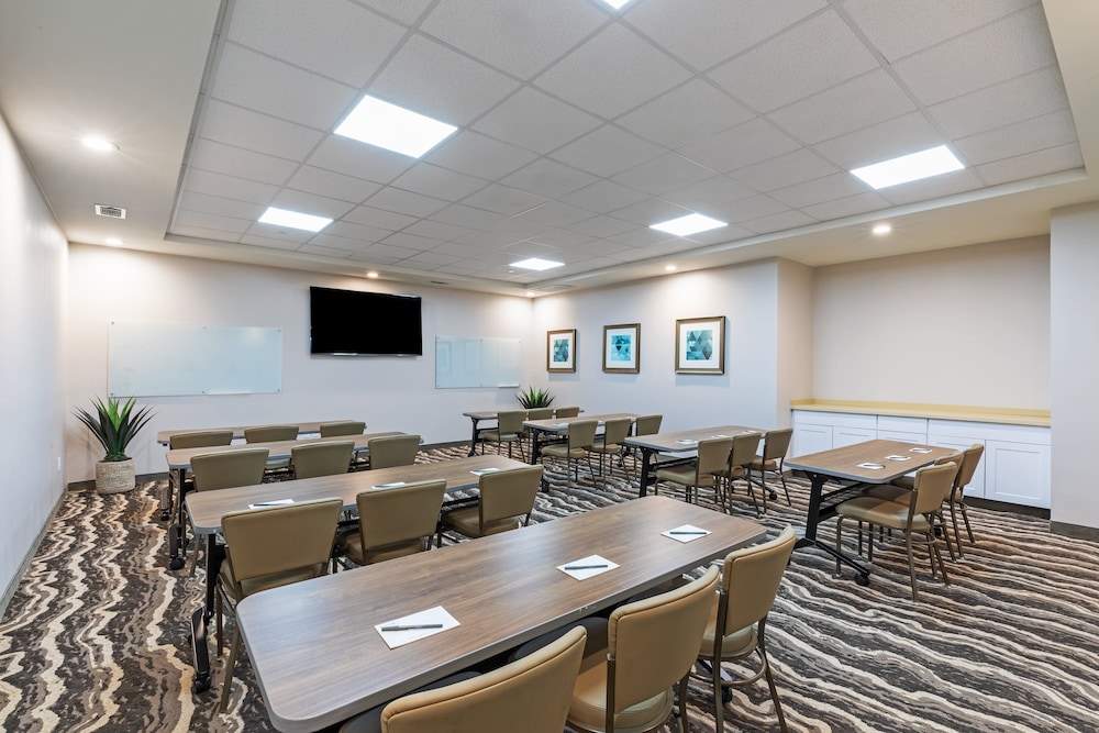 Staybridge Suites Iah Airport East 45/50