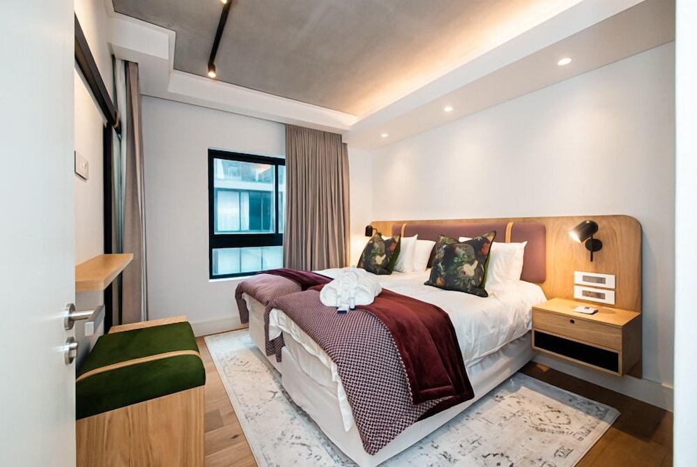 Latitude Aparthotel By Totalstay 19/56