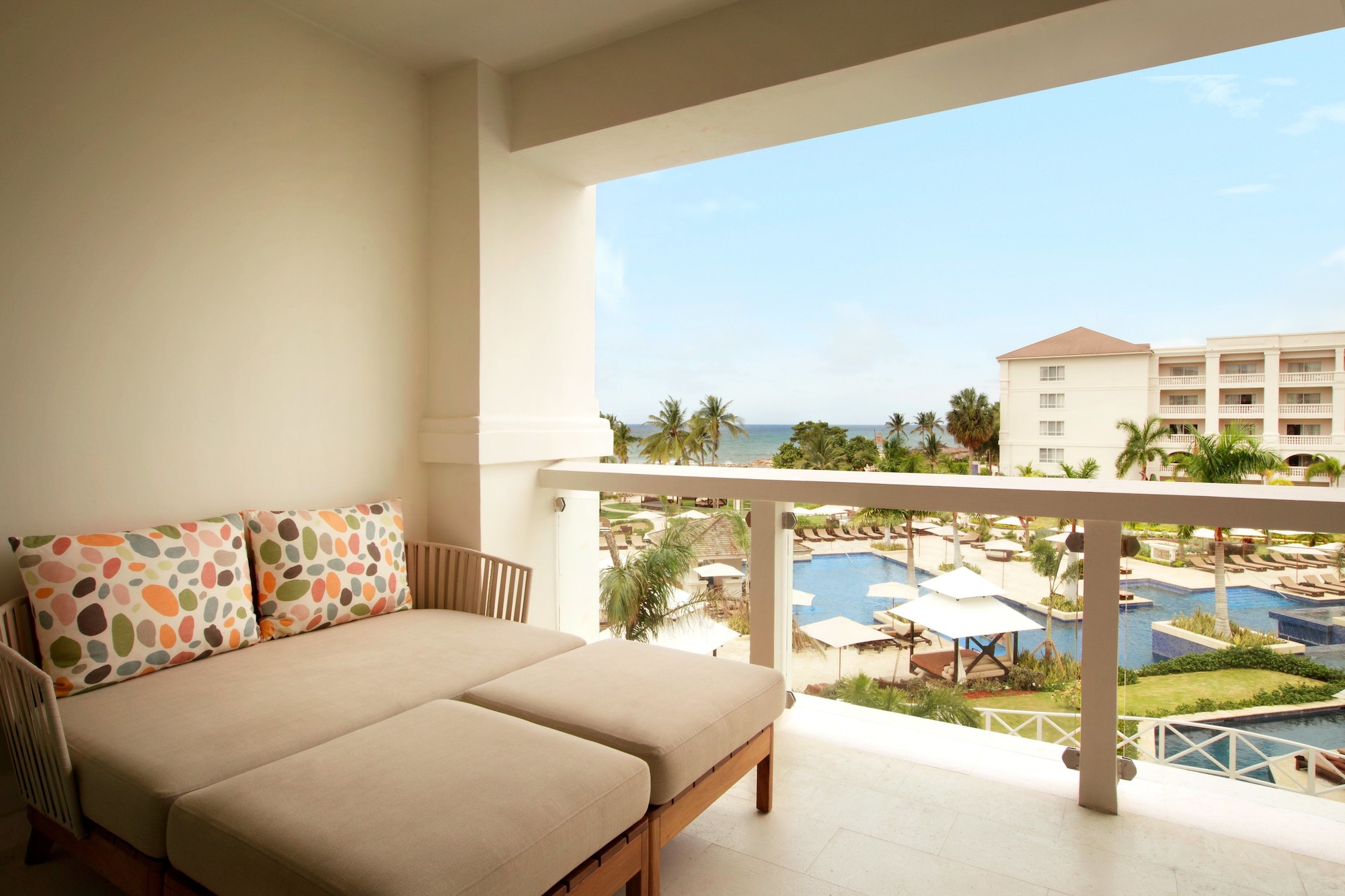 JUNIOR SUITE, KING BED