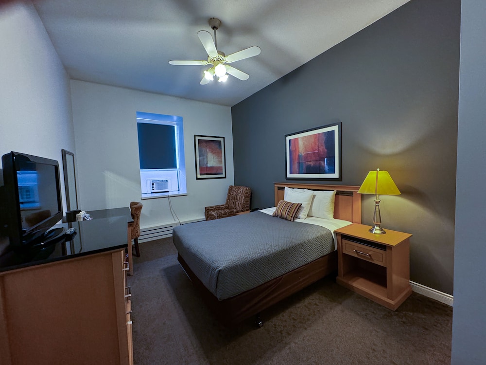 Standard, Queen Bed, Resort View