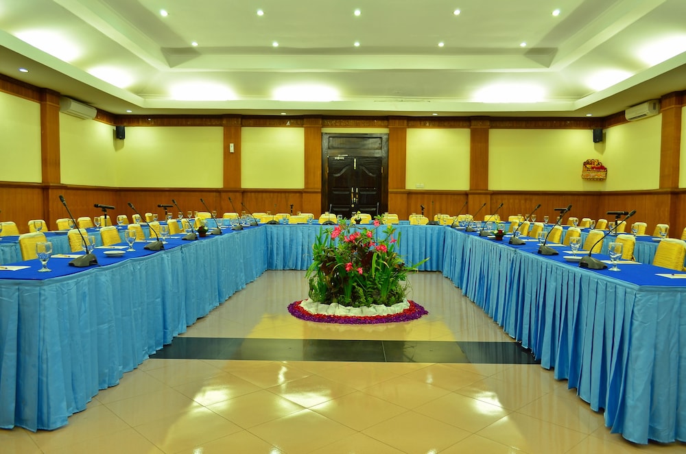 Inna Sindhu Beach Hotel and Resort 36/64