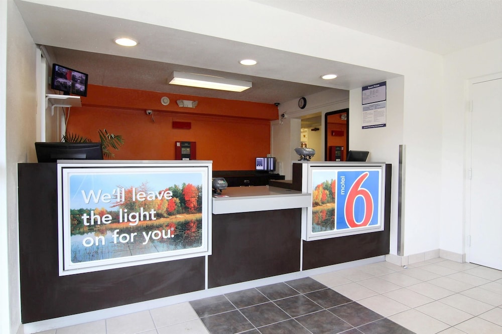 Motel6 Middleburg Heights, OH - Cleveland 7/49