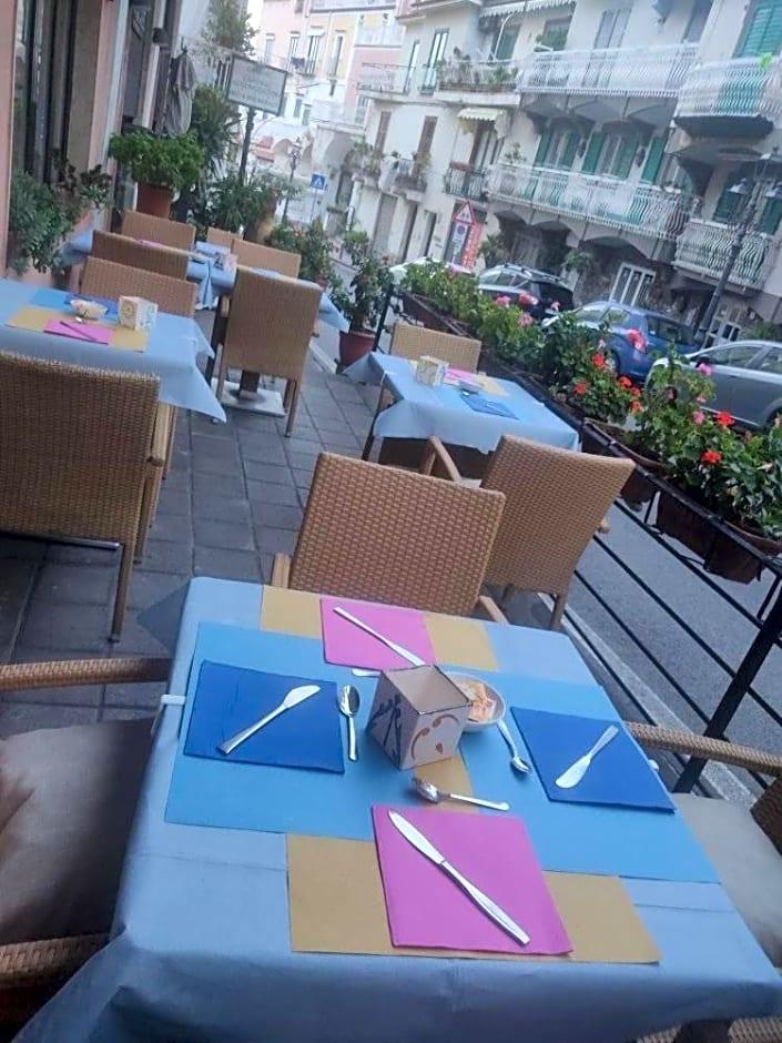 Caporal Hotel 28/35