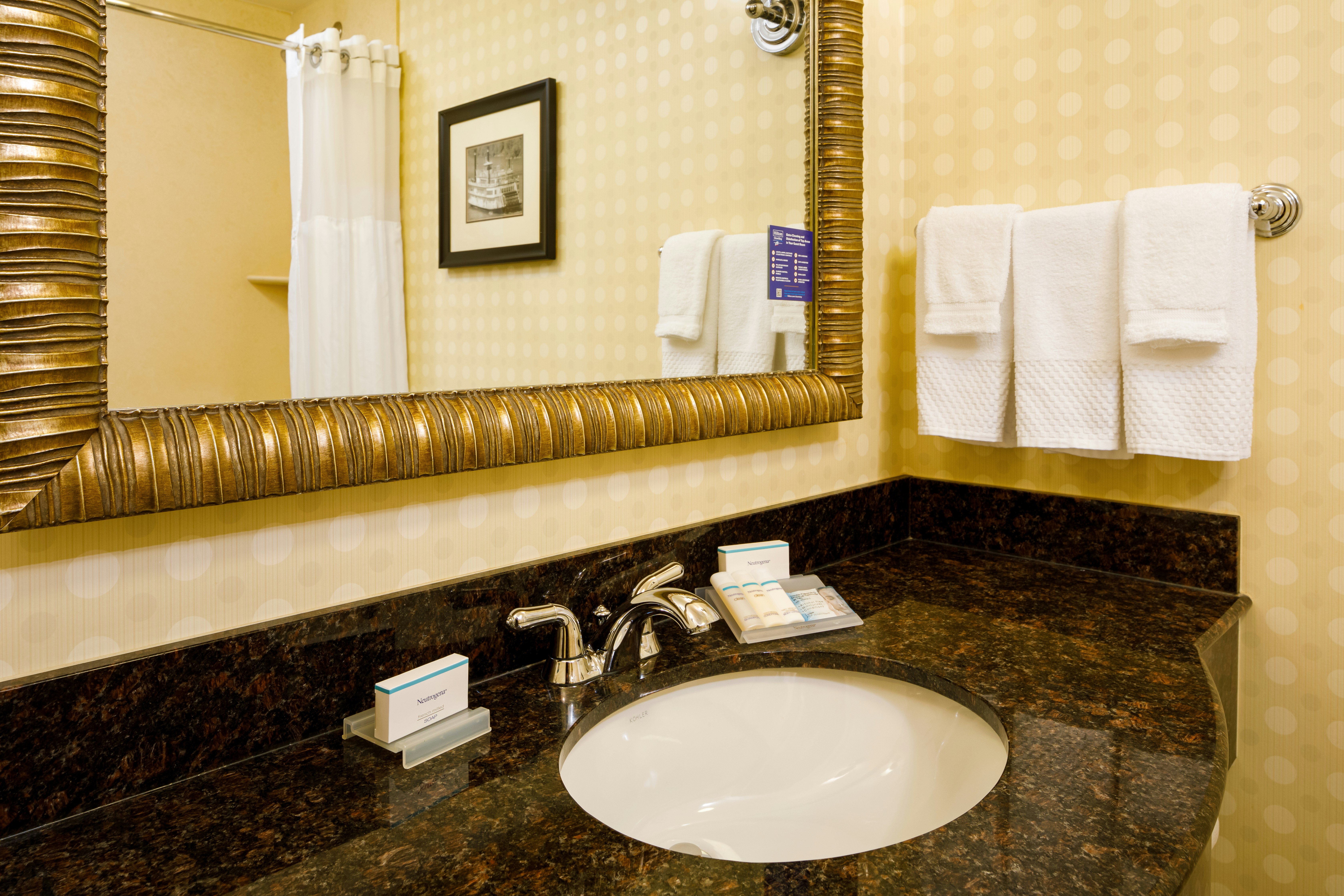 جناح بسرير كينج بغرفة نوم واحدة، Hilton Garden Inn Cincinnati Blue Ash 4/4