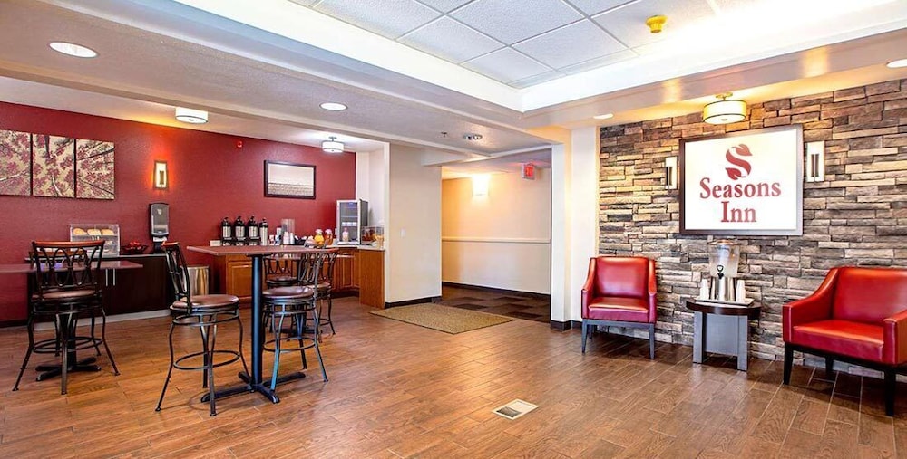 Seasons Inn Traverse City 31/45