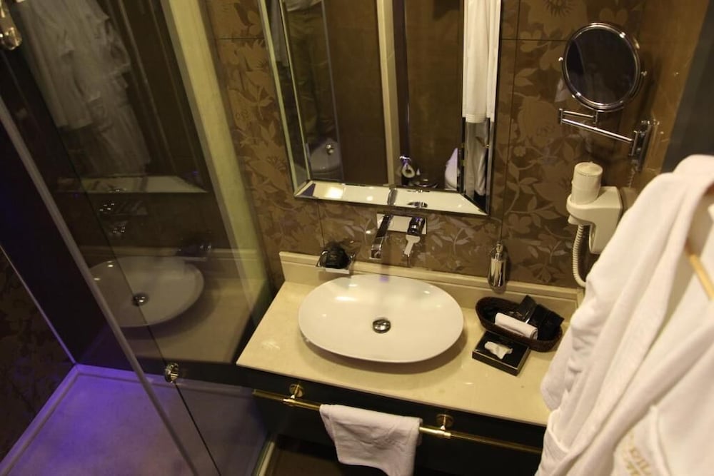 Mirilayon Hotel 49/50