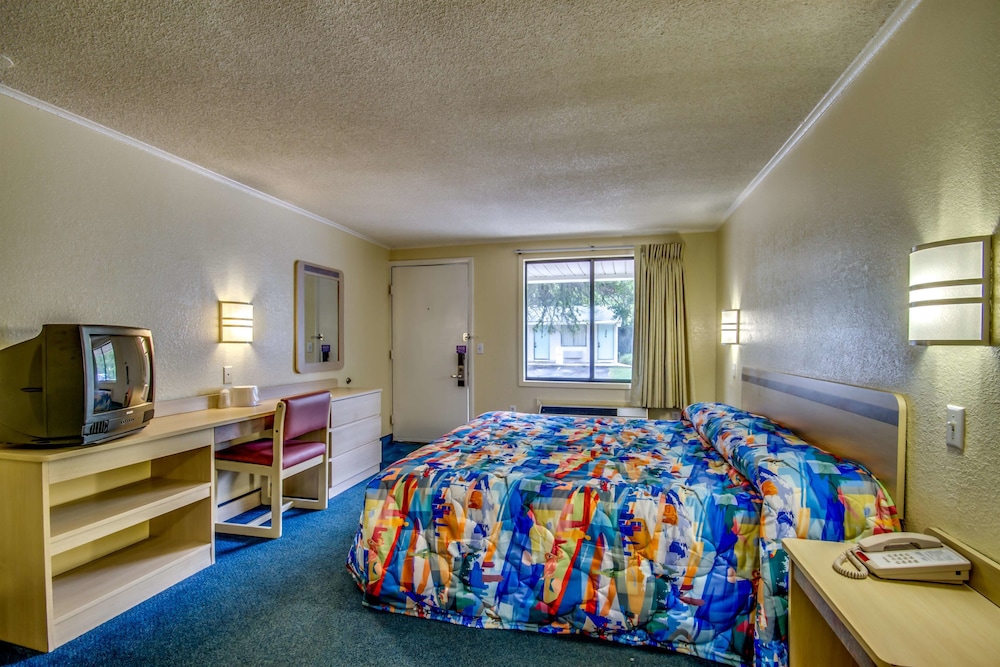 Motel6 Saint Joseph, MO 28/57