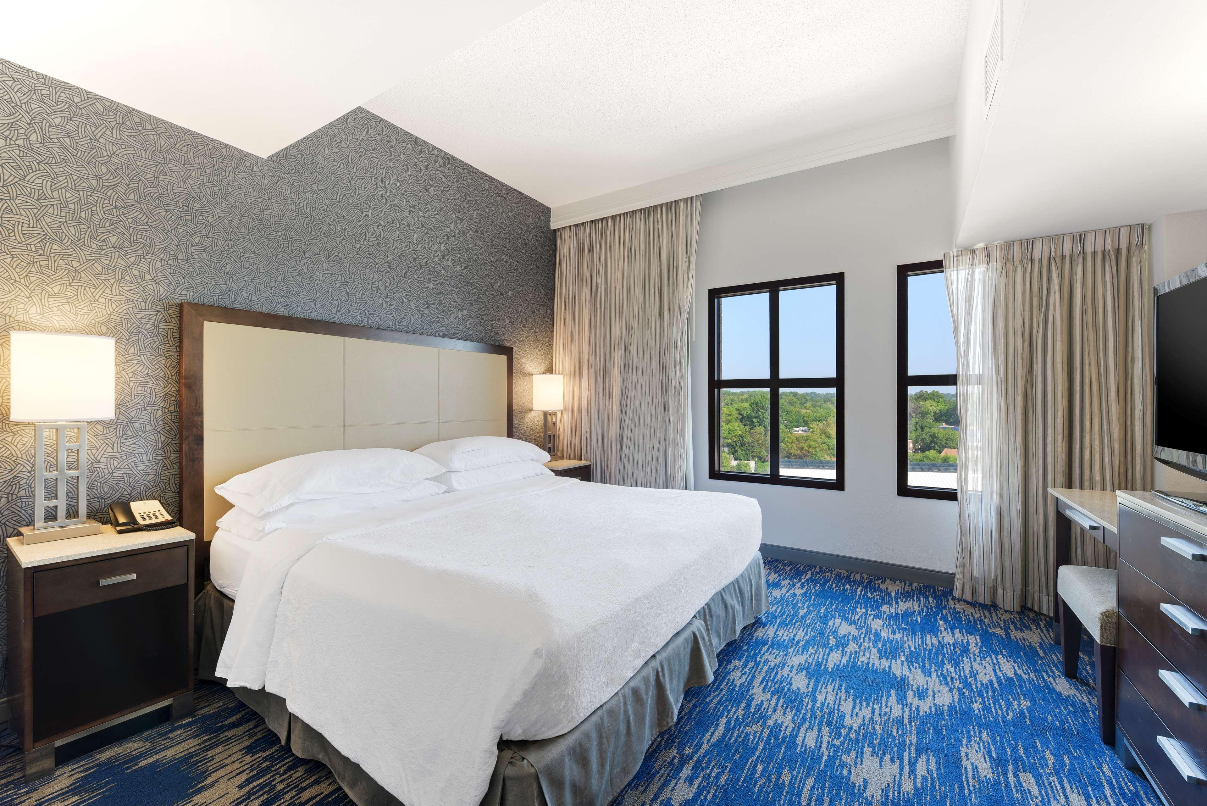 2 BEDROOMS, SUITE, 2 KING BEDS, 2 BATHROOMS, SOFA