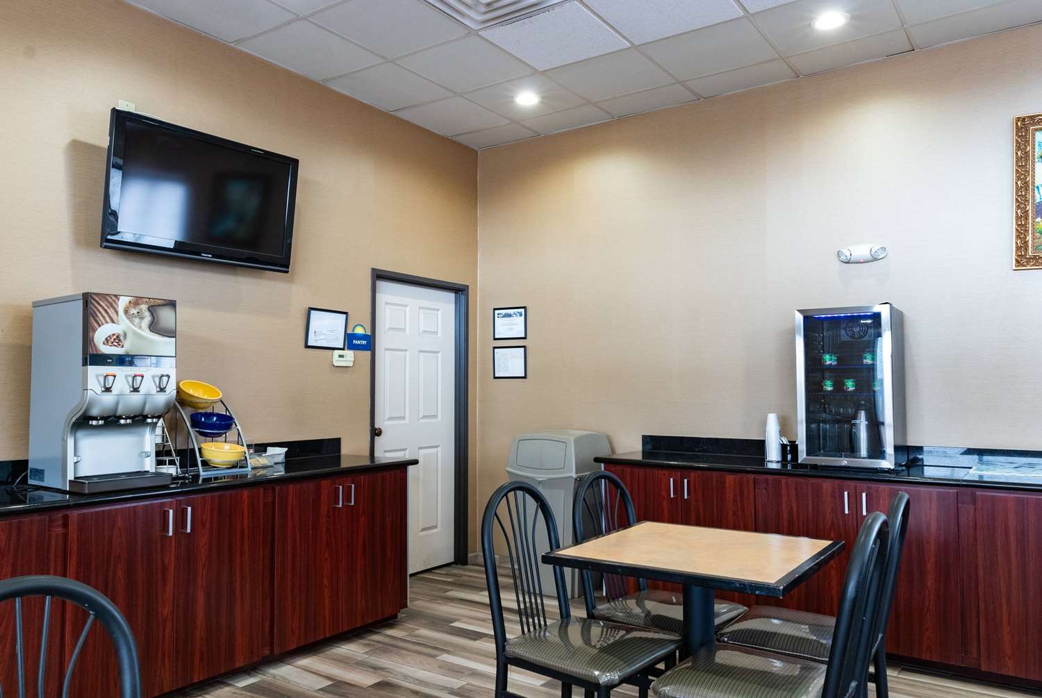 Days Inn by Wyndham Central San Antonio NW Medical Center 32/40