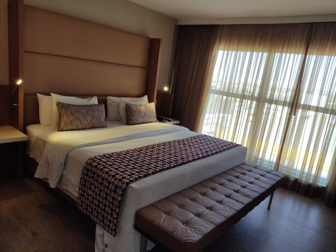 Master, Suite, Triple, Street View