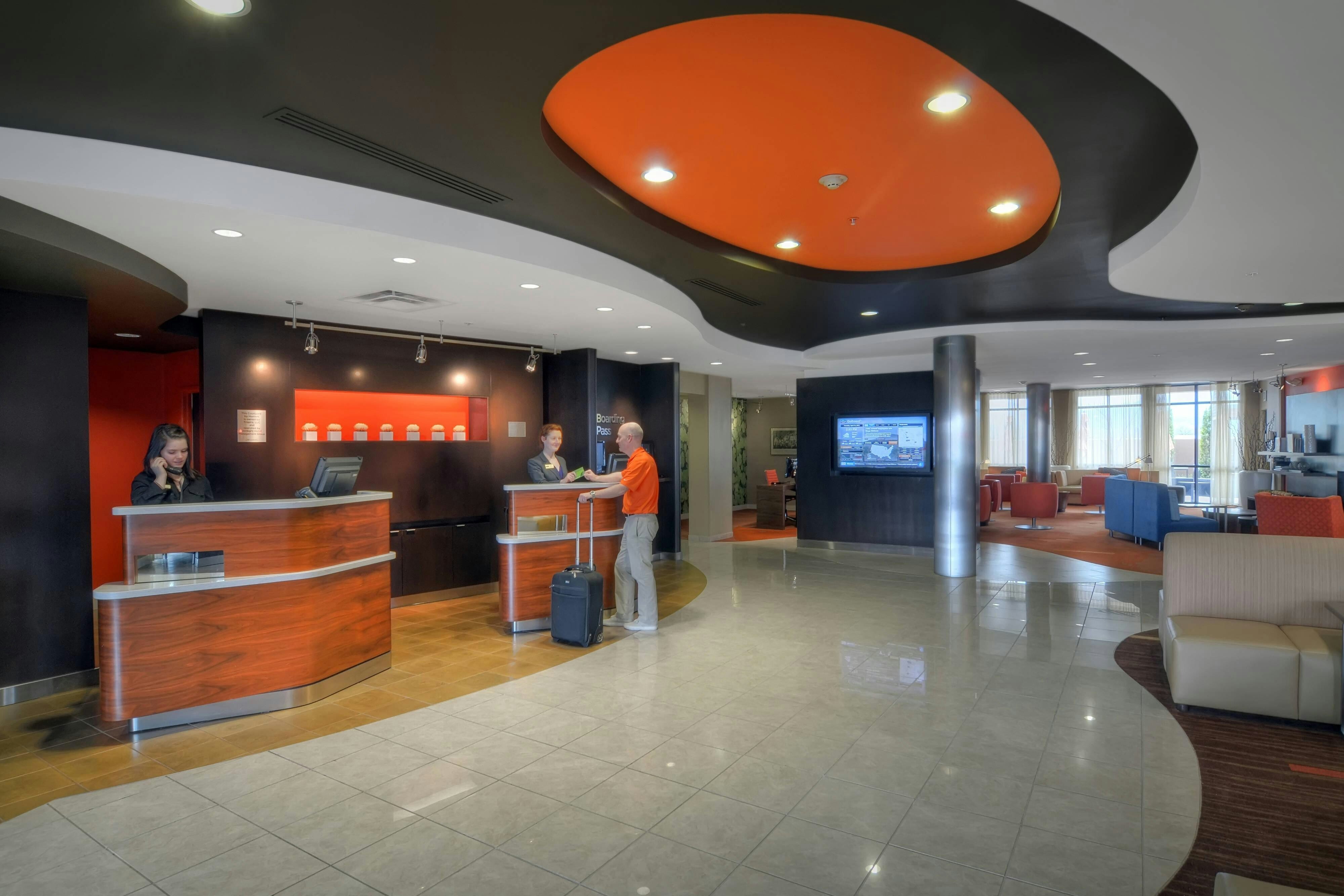 Lobby at Courtyard Medford Airport, MEDFORD - OR