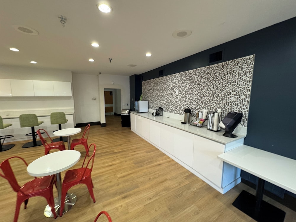 Extended Stay America Premier Suites - Portland - North 9/50