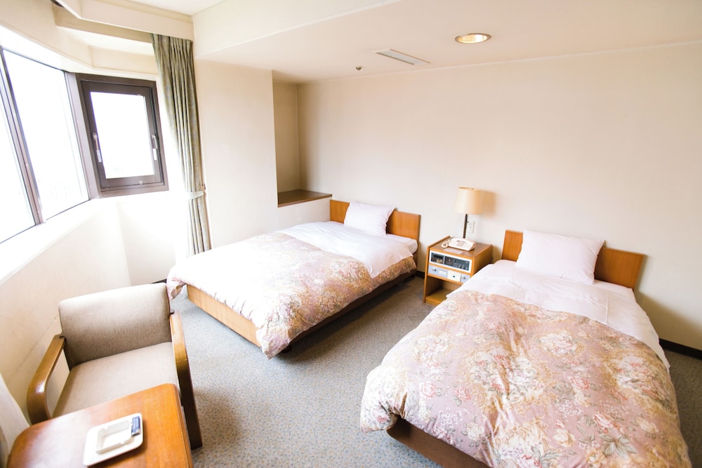 BASIC, TWIN BEDS, SMOKING