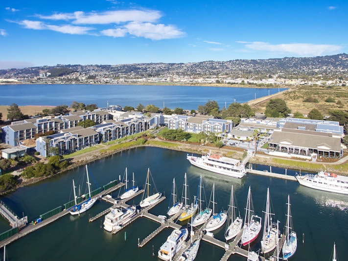 DoubleTree by Hilton Hotel Berkeley Marina 81/83